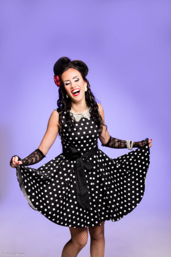 Pin-up stiilis fotosessioon | stuudios pildistamine | portree svg+xml,%3Csvg%20xmlns%3D%22http%3A%2F%2Fwww.w3 - Pin-up stiilis fotosessioon | stuudios pildistamine | portree