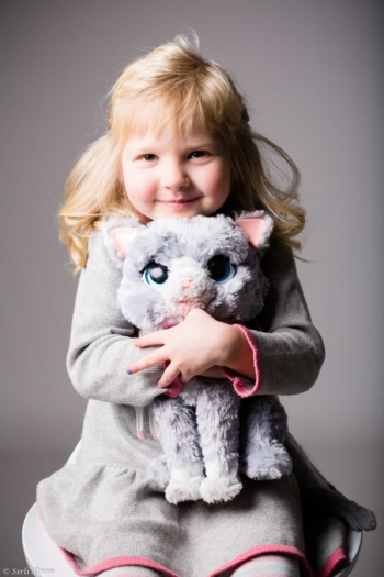 Pildistan nüüd ka stuudios | pere pildistamine | family photographer in Tallinn svg+xml,%3Csvg%20xmlns%3D%22http%3A%2F%2Fwww.w3 - Pildistan nüüd ka stuudios | pere pildistamine | family photographer in Tallinn