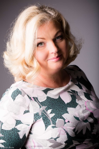 Pildistan nüüd ka stuudios | pere pildistamine | family photographer in Tallinn svg+xml,%3Csvg%20xmlns%3D%22http%3A%2F%2Fwww.w3 - Pildistan nüüd ka stuudios | pere pildistamine | family photographer in Tallinn