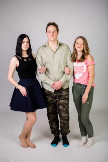 Pildistan nüüd ka stuudios | pere pildistamine | family photographer in Tallinn svg+xml,%3Csvg%20xmlns%3D%22http%3A%2F%2Fwww.w3 - Pildistan nüüd ka stuudios | pere pildistamine | family photographer in Tallinn